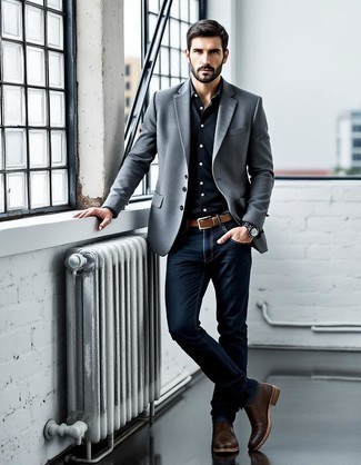 Какие джинсы носить с серым пиджаком мужчине