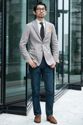 Какие джинсы носить с серым пиджаком мужчине