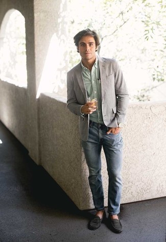 Какие лоферы носить с серым пиджаком мужчине