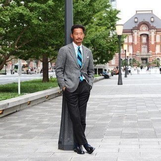 Какие лоферы носить с серым пиджаком мужчине