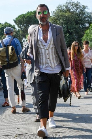 Какие рубашки с длинным рукавом носить с серым пиджаком мужчине