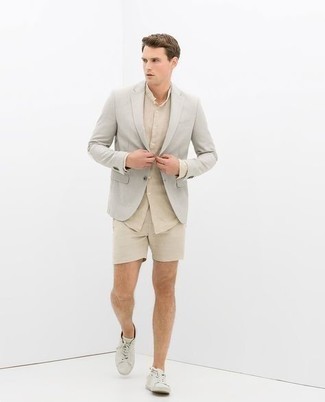 Какие рубашки с длинным рукавом носить с серым пиджаком мужчине