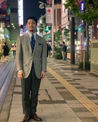 Как носить серый пиджак с оливковыми классическими брюками мужчине