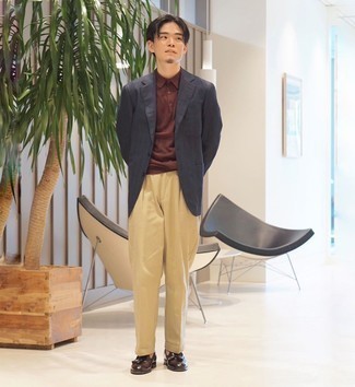 Какие футболки-поло носить с серым пиджаком мужчине