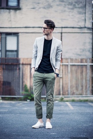 Какие слипоны носить с серым пиджаком мужчине