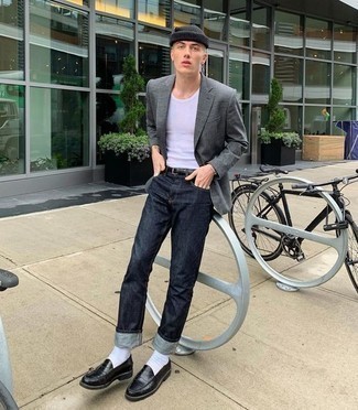 Какие майки носить с серым пиджаком мужчине