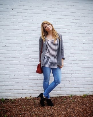 Какие майки носить с серым пиджаком женщине