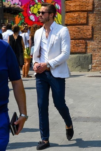 Какие лоферы с кисточками носить с серым пиджаком