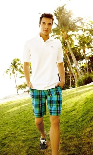 Какие шорты носить с серыми топсайдерами