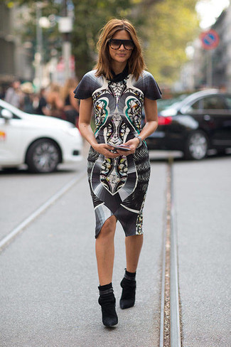 С чем носить серое облегающее платье