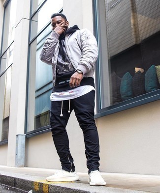 Как носить серый бомбер с черными брюками чинос