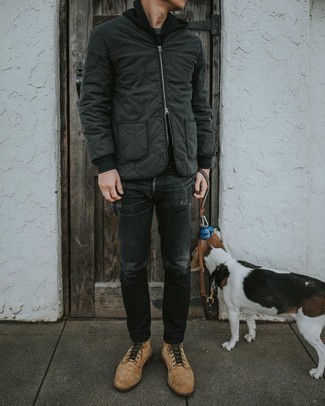 Как носить серый бомбер с черными рваными джинсами мужчине