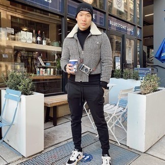 Какие брюки карго носить с серым бомбером