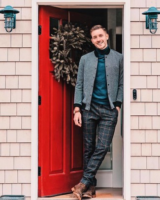 Какие классические брюки носить с серым бомбером мужчине