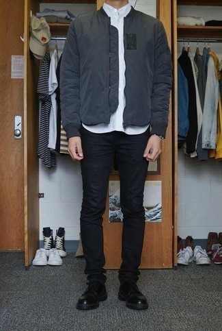 Какие рубашки с длинным рукавом носить с серым бомбером мужчине