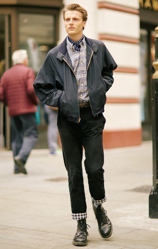 Какие рубашки с длинным рукавом носить с серым бомбером мужчине