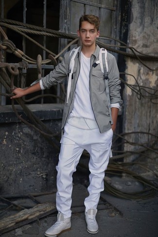 Как носить серый бомбер с белыми брюками чинос
