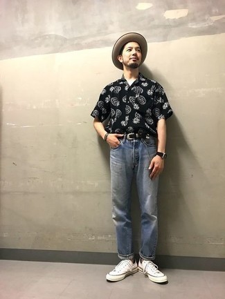 С чем носить серый браслет мужчине