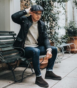 Как носить серый вязаный свитер с черной полевой курткой