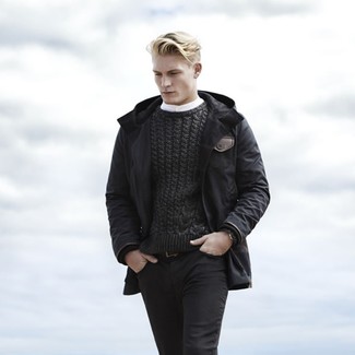 Какие брюки чинос носить с серым вязаным свитером