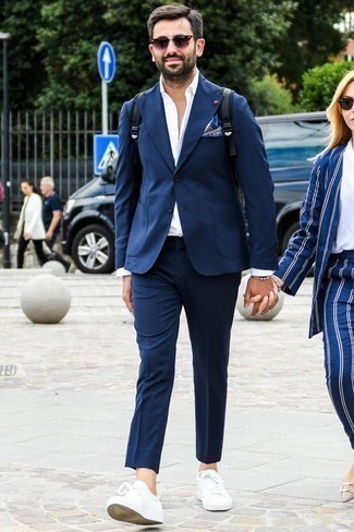 С чем носить серый рюкзак из плотной ткани мужчине