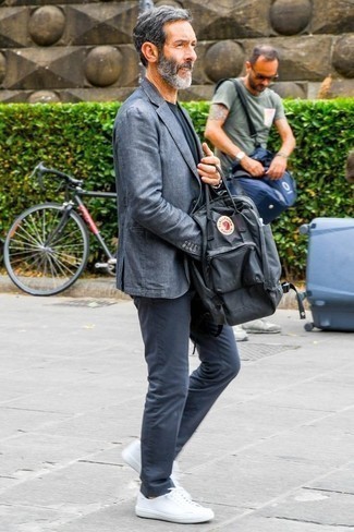 С чем носить серый рюкзак из плотной ткани мужчине