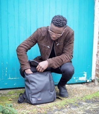 С чем носить серый рюкзак из плотной ткани мужчине