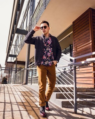 С чем носить серые повседневные ботинки из плотной ткани мужчине