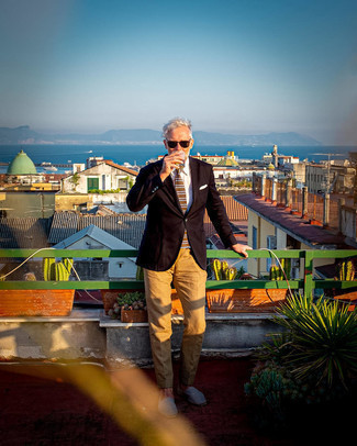 С чем носить серые эспадрильи из плотной ткани мужчине