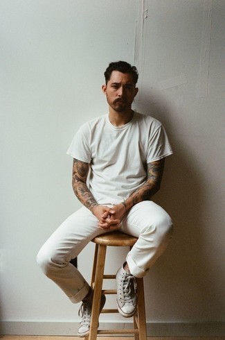 С чем носить серые высокие кеды из плотной ткани мужчине