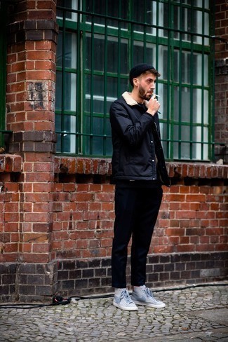 С чем носить серые высокие кеды из плотной ткани мужчине