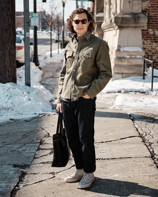 С чем носить серые высокие кеды из плотной ткани мужчине