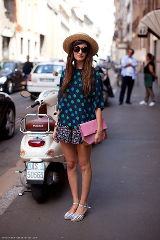 С чем носить серые босоножек из плотной ткани женщине