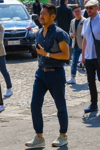 С чем носить серый мужской клатч из плотной ткани мужчине