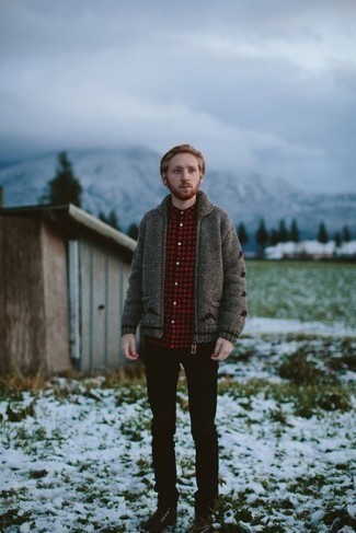 Как носить серый кардиган с черными брюками чинос