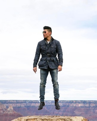 Как носить серый кардиган с синими джинсами мужчине