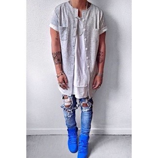 Как носить серый кардиган с синими рваными джинсами мужчине