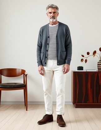 Какие брюки чинос носить с серым кардиганом