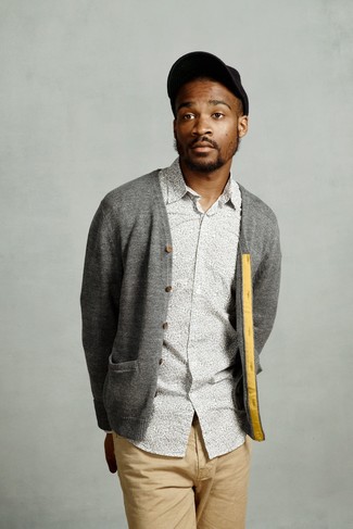 Какие брюки чинос носить с серым кардиганом