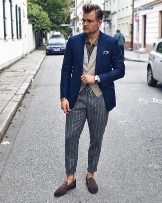 Какие брюки чинос носить с серым кардиганом