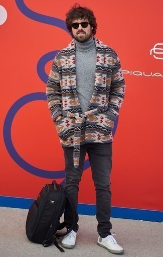 Как носить серый кардиган с серыми джинсами мужчине