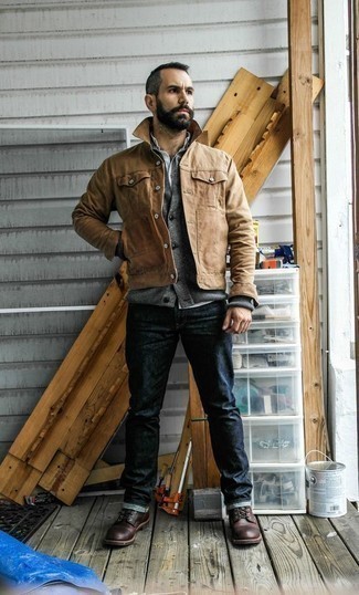 Какие джинсы носить с серым кардиганом мужчине