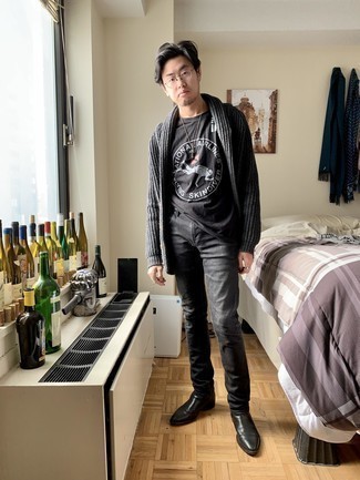 Какие джинсы носить с серым кардиганом мужчине