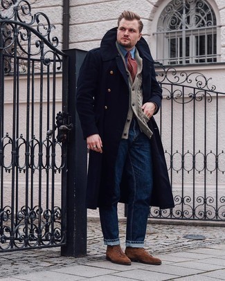 Какие джинсы носить с серым кардиганом мужчине