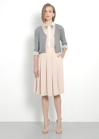 С чем носить серый кардиган женщине