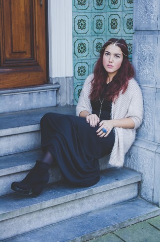 Какие платья-макси носить с серым кардиганом