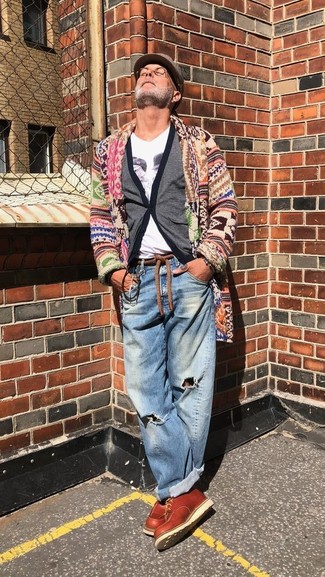 Как носить серый кардиган с темно-синими джинсами мужчине