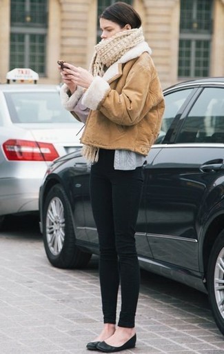 Какие короткие дубленки носить с серым кардиганом женщине