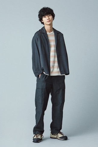 Какие кроссовки носить с серыми брюками карго