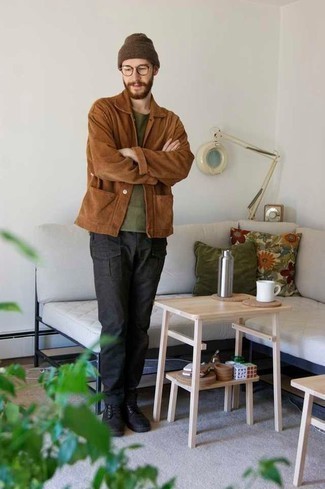 Какие повседневные ботинки носить с серыми брюками карго